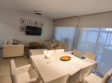 Casa · 165m² · 9 Ambientes · 2 Cocheras · Duplex en Venta 3 Dorm Claros del Bosque