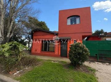 Casa · 65m² · 2 Ambientes · 1 Cochera · Chalet 2 Ambientes en Ituzaingó