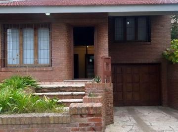 Casa · 250m² · 7 Ambientes · Casa en Ostende en Venta