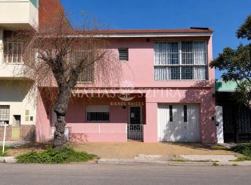 Casa · 189m² · 6 Ambientes · 1 Cochera · Casa Multifamiliar San Justo Apto Credito