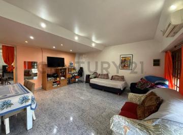 Casa · 156m² · 5 Ambientes · 2 Cocheras · Casa 5 Ambientes en Venta en Lanus con Cochera