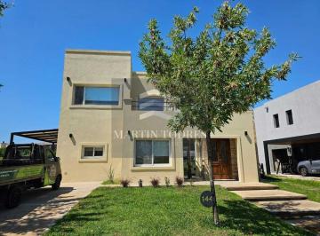Casa · 157m² · 6 Ambientes · 5 Cocheras · Casa en Venta en Araucarias, Puertos, Escobar