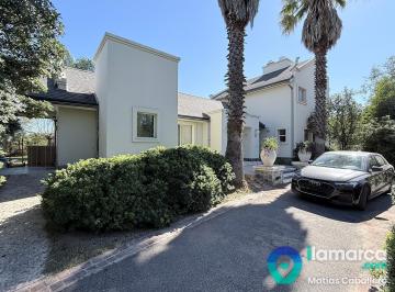 Casa · 560m² · 10 Ambientes · 8 Cocheras · Casa en Las Delicias con Fondo a Tres Arroyos | Piscina, Spa y Naturaleza Única