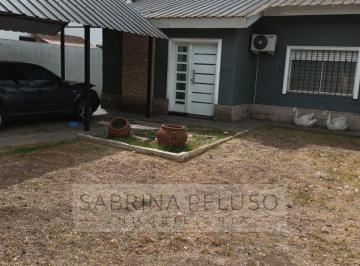 Casa · 110m² · 4 Ambientes · 2 Cocheras · Casa en Venta en Moreno