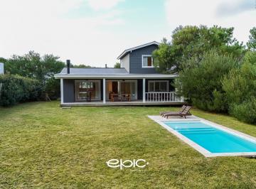 Casa · 158m² · 4 Ambientes · 1 Cochera · Casa en Venta Costa Esmeralda Golf con Pileta