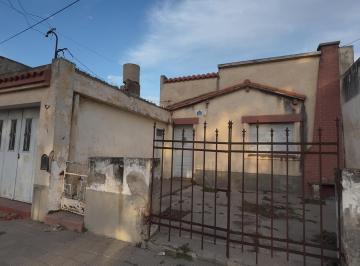 Casa · 58m² · 4 Ambientes · 2 Cocheras · Casa en Undiano 1400 - Barrio San Martin - Bahía Blanca