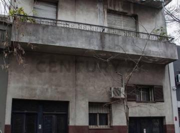Departamento · 488m² · 8 Ambientes · 1 Cochera · Gran Propiedad en 3 Plantas Sobre Lote Propio (210 M&sup2;) – Ideal Inversión / Desarrollo / Vivienda Mul