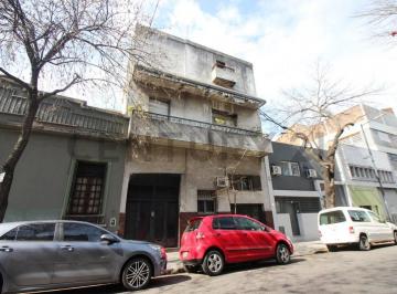 Departamento · 488m² · 8 Ambientes · 1 Cochera · Gran Propiedad en 3 Plantas Sobre Lote Propio (210 M&sup2;) – Ideal Inversión / Desarrollo / Vivienda Mul