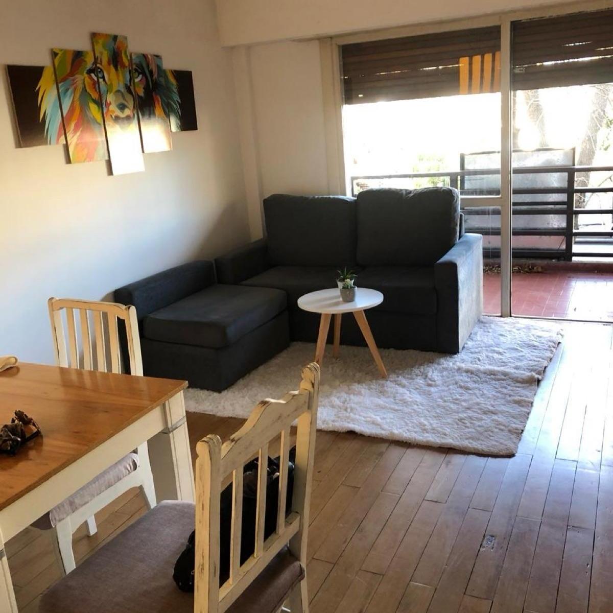 Departamento e 2 ambientes en alquiler. Ubicado en Playa Grande