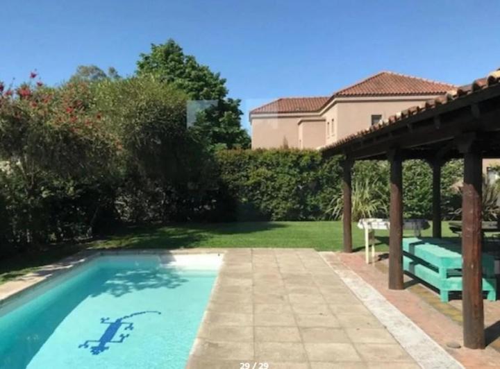 Casa · 333m² · 6 Ambientes · 1 Cochera