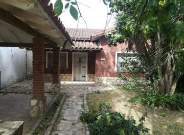 Casa · 90m² · 3 Ambientes · 1 Cochera · Venta Casa de 3 Ambientes con Cochera y Fondo Libre