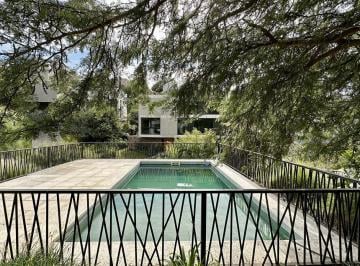 Casa · 300m² · 7 Ambientes · 2 Cocheras · Casa en La Rufina