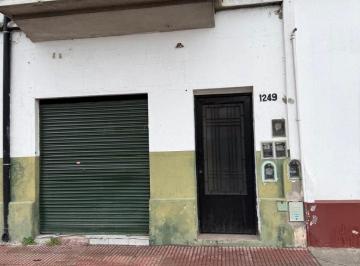 PH de 3 ambientes, Pompeya · Departamento Al Frente Primer Piso por Escalera.
