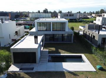 Casa · 287m² · 5 Ambientes · 2 Cocheras · Venta Casa 4 Dorm. en Vida, Funes