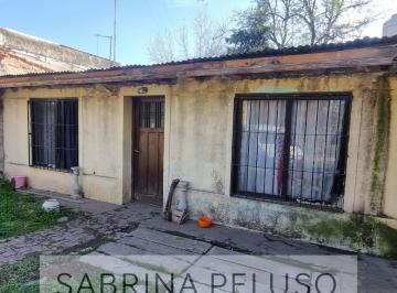 Casa · 90m² · 4 Ambientes · 1 Cochera · Casa en Venta a Reciclar