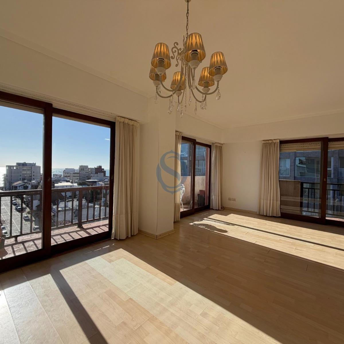 Piso moderno de 4 ambientes a la calle con balcón corrido y vista al mar