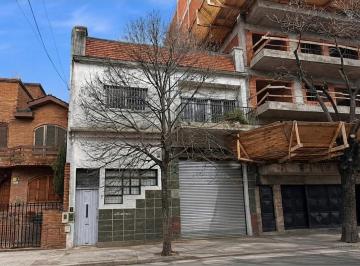 Bodega-Galpón · 822m² · 8 Ambientes · Deposito en Venta - Monte Castro
