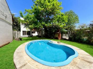 Casa · 160m² · 4 Ambientes · 1 Cochera · Venta Casa 4 Ambientes Ituzaingo con Pileta Financia