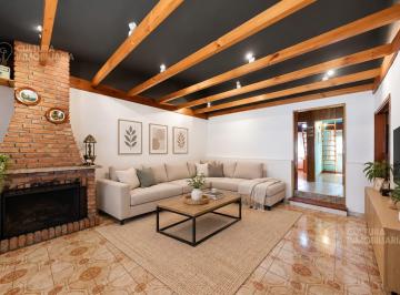 Casa · 145m² · 4 Ambientes · 1 Cochera · Venta Casa 4 Ambientes Ituzaingo con Pileta Financia