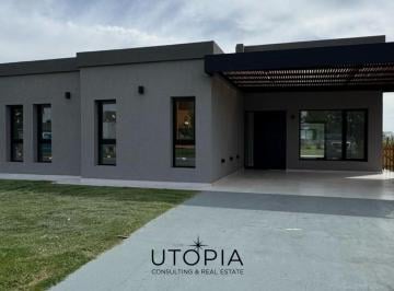 Casa · 100m² · 3 Ambientes · 2 Cocheras · Alquiler Casa 3 Ambientes en Barrio San Felipe