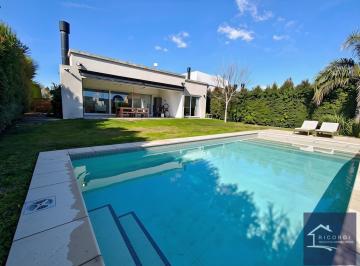 Casa · 140m² · 3 Ambientes · 2 Cocheras · Casa Venta 3 Amb Santa Elena Escritorio y Pileta