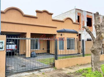 Casa · 340m² · 5 Ambientes · 2 Cocheras · Casa en Chacabuco Al 400, Barrio 1ro de Mayo - Cañuelas