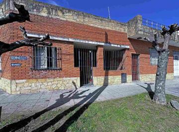 Casa · 140m² · 4 Ambientes · 1 Cochera · Venta Casa 4 Amb con Patio y Cochera en Quilmes E.
