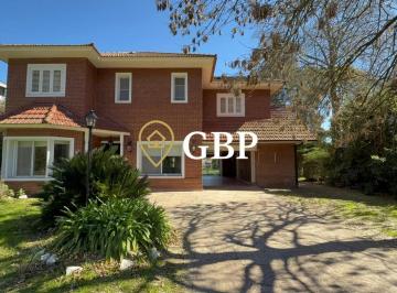 Casa · 200m² · 5 Ambientes · 2 Cocheras · Casa en Alquiler en Barrio Saint Thomas Norte Sur