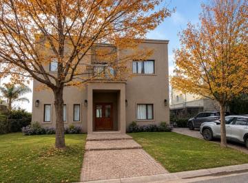 Jardin: frente de la casa · Casa a La Laguna en San Marco /amplitud, Luz y Vistas Abiertas