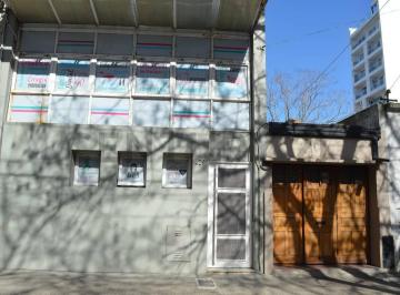 PH · 121m² · 4 Ambientes · 2 Cocheras · PH con Jardin y Garage - Oportunidad!