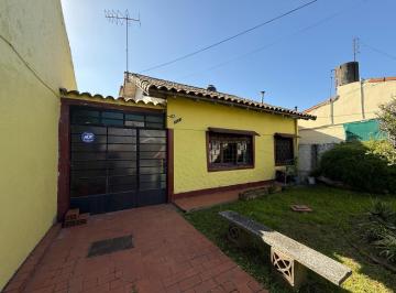 Casa · 120m² · 4 Ambientes · 3 Cocheras · Casa en Venta en Rafael Calzada