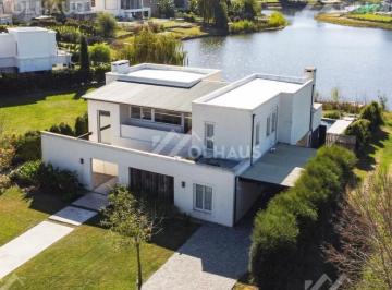 Casa · 260m² · 5 Ambientes · 3 Cocheras · Casa en Alq. Temporario en San Matias, Escobar, G. B. a. Zona Norte
