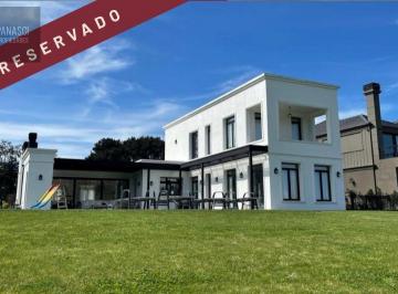 Casa · 280m² · 4 Ambientes · Alquiler Casa en Rumenco