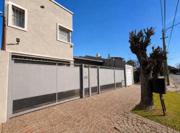 Casa · 280m² · 5 Ambientes · 1 Cochera · Venta de Casa Minimalista 5 Ambientes - Castelar Norte