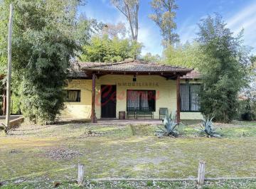 Casa · 160m² · 4 Ambientes · 2 Cocheras · Casa Quinta en Calle Guemes & San Martin, Barrio Peluffo. Cañuelas