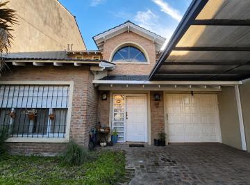 Casa · 213m² · 5 Ambientes · 2 Cocheras · Casa en Castelar Norte