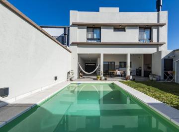 Casa · 190m² · 6 Ambientes · 3 Cocheras · Casa en Docta