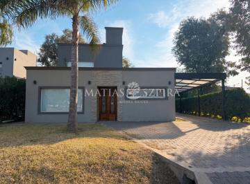 Casa · 150m² · 4 Ambientes · Casa en Alvarez del Bosque