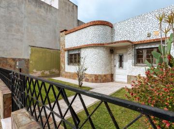 Casa · 170m² · 2 Dormitorios · 4 Cocheras · Casa en Roque Saenz Peña