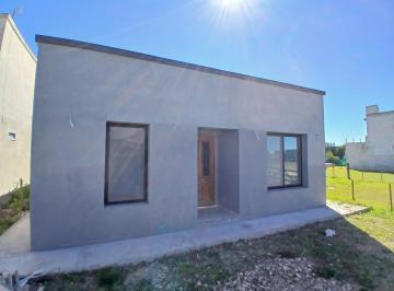Casa · 108m² · 3 Ambientes · 2 Cocheras · Gran Oportunidad Casa a Terminar Barrio Domselaar Chico Venta