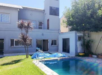 Casa · 325m² · 5 Ambientes · 2 Cocheras · Venta Casa 5 Amb en Boulogne
