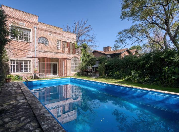 Casa · 280m² · 6 Ambientes · 1 Cochera