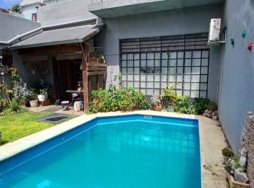 Casa · 248m² · 8 Ambientes · 1 Cochera · Venta Casa 4 Dorm. Alta Córdoba. Financia!