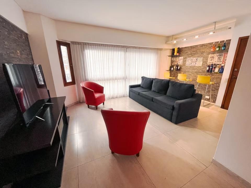 Departamento 3 ambientes con dependencia y cochera en Plaza Mitre