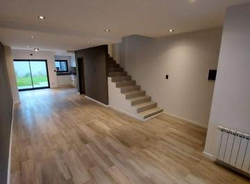 Casa · 135m² · 5 Ambientes · 1 Cochera · Venta Triplex 5amb. Olivos