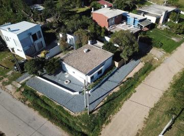 Casa · 121m² · 3 Ambientes · 1 Cochera · Casa Chalet en Venta en Punta del Este / Maldonado, Uruguay
