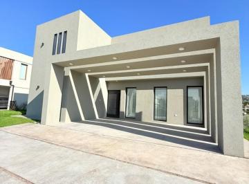 Casa · 240m² · 5 Ambientes · 4 Cocheras · Excelente Propiedad a Estrenar en Canning Chico.