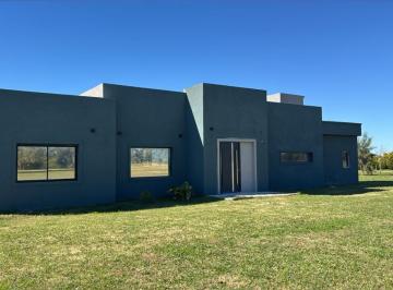 Casa · 326m² · 4 Ambientes · 1 Cochera · Casa en Carlos Keen