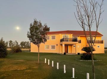 Casa · 375m² · 7 Ambientes · 5 Cocheras · Casa en Chacra Las Moras, Mercedes