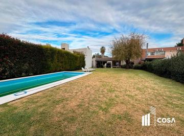 Casa · 160m² · 6 Ambientes · 2 Cocheras · Venta Casa 4 Dorm. Amplio Jardín Parquizado con Pileta Apta Crédito Cantegril Funes Santa Fe